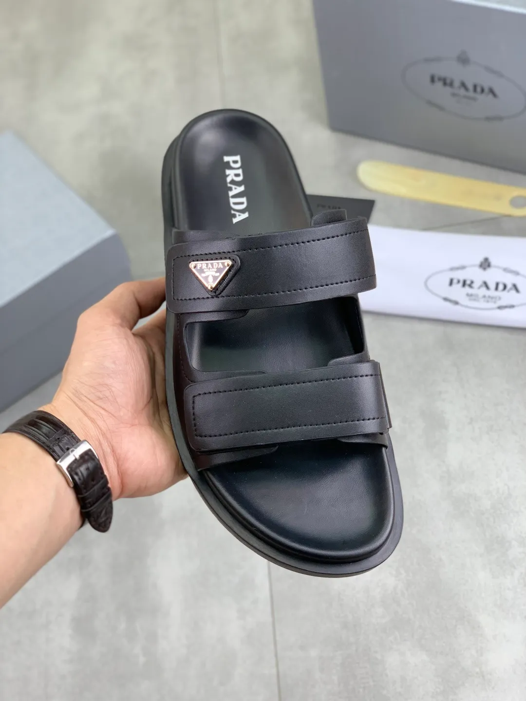 Men's shoes 💰P340💰【New style】🎁🎁🎁 PRADA Prada's new casual slippers, original official website, perfect workmanship, transmitting a kind of noble luxury, sublimating its definition of luxury in Prada's high-end extraordinary craftsmanship. Original combination outsole, code number: 38-44 (45 customized) Multiple colors 🉑️ to choose from